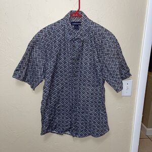 1470. Men Crossing Button Down Size Large